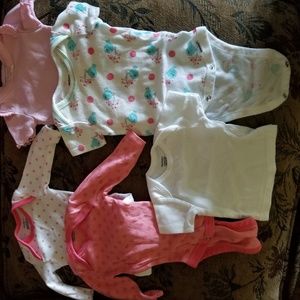 5 onesies sizes 0-3 months